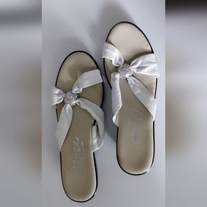 Sandals Onex Beautiful never worn or just tryouts.. size-7